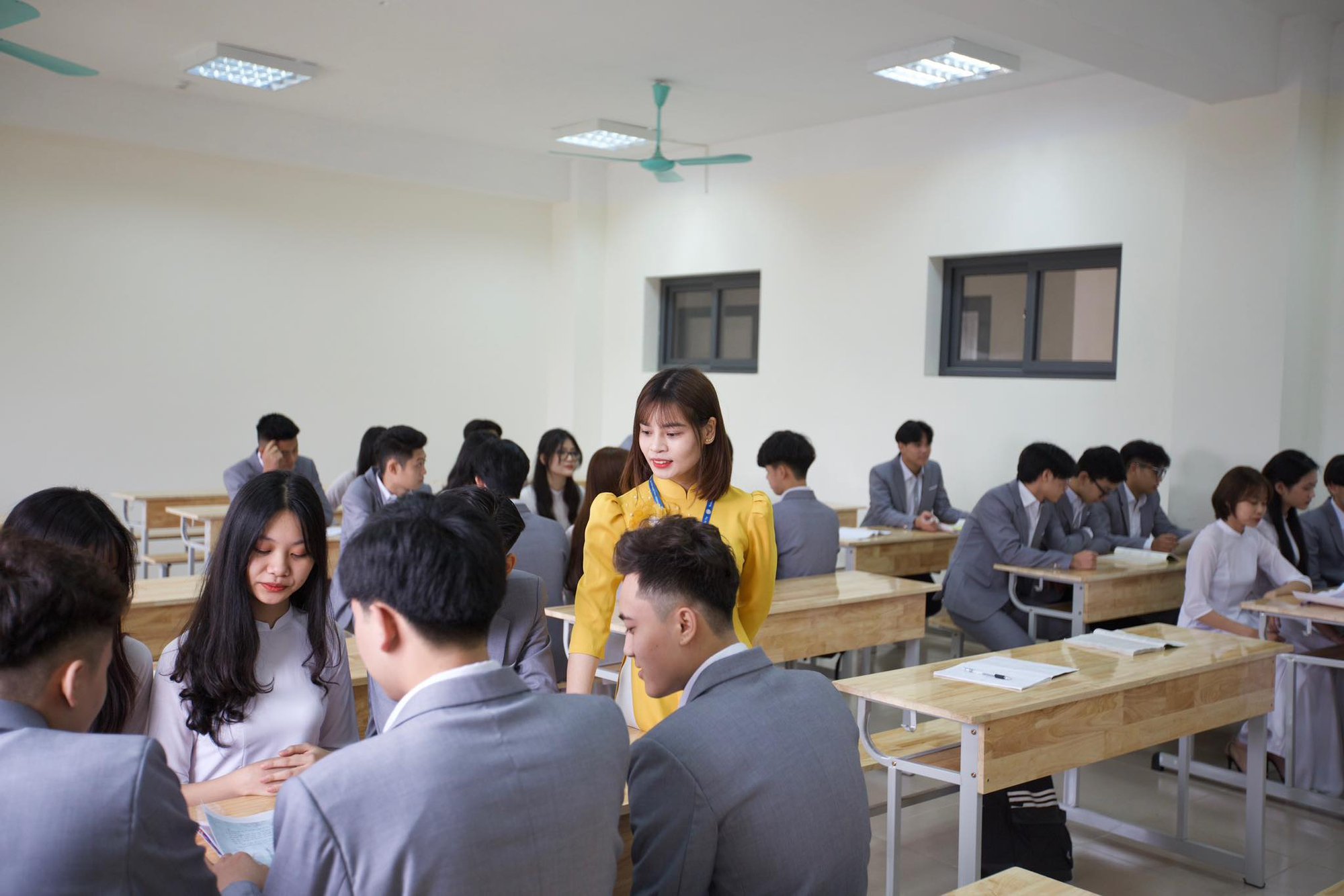 Từ vụ cô giáo cắt tóc học sinh ngay trên bục giảng, giáo viên đề xuất cách ứng xử hợp tình hợp lý khác - Ảnh 3. Từ vụ cô giáo cắt tóc học sinh ngay trên bục giảng, giáo viên đề xuất cách ứng xử hợp tình hợp lý khác - Ảnh 3.
