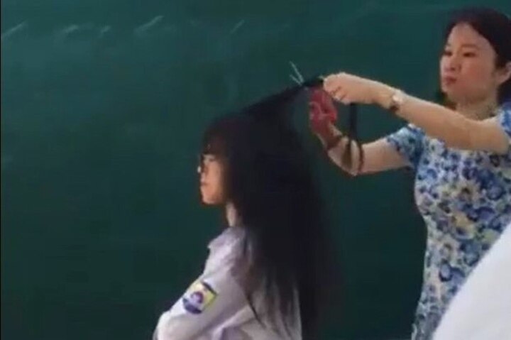 Cô giáo cắt tóc nữ sinh: Giáo viên không mạnh tay, học sinh không thể ngoan - Ảnh 1.