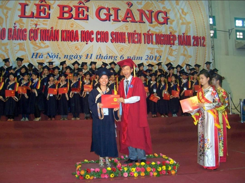 Nữ giáo viên Việt Nam đầu tiên nhận Giải thưởng 'Tỏa sáng sức mạnh tri thức' - Ảnh 2.
