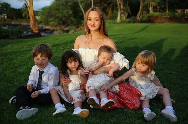 Cuộc sống trong mơ của nàng siêu mẫu thấp nhất thế giới Devon Aoki: Bà mẹ 4 con sở hữu nhan sắc bị thời gian bỏ quên  - Ảnh 5.