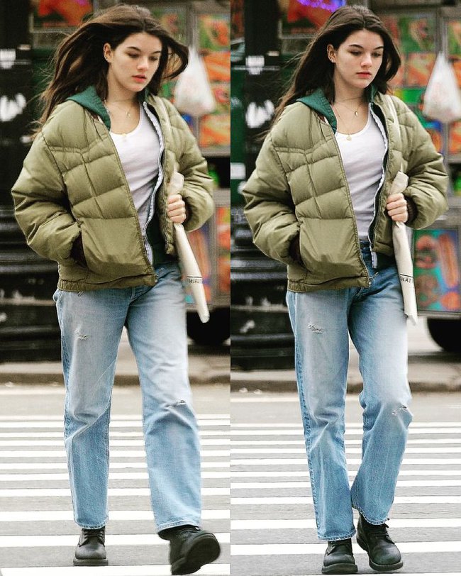 Khen cho Suri Cruise: Từng có tủ quần áo vài triệu đô, giờ chỉ thích tái sử dụng đồ cũ, có chiếc áo mặc gần 10 lần vẫn xinh - Ảnh 4. Khen cho Suri Cruise: Từng có tủ quần áo vài triệu đô, giờ chỉ thích tái sử dụng đồ cũ, có chiếc áo mặc gần 10 lần vẫn xinh - Ảnh 4.