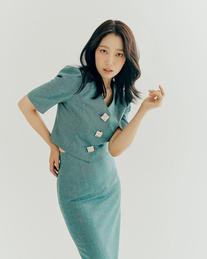 Park Shin Hye khoe sắc vóc đẹp ngỡ ngàng hậu sinh con - Ảnh 10.
