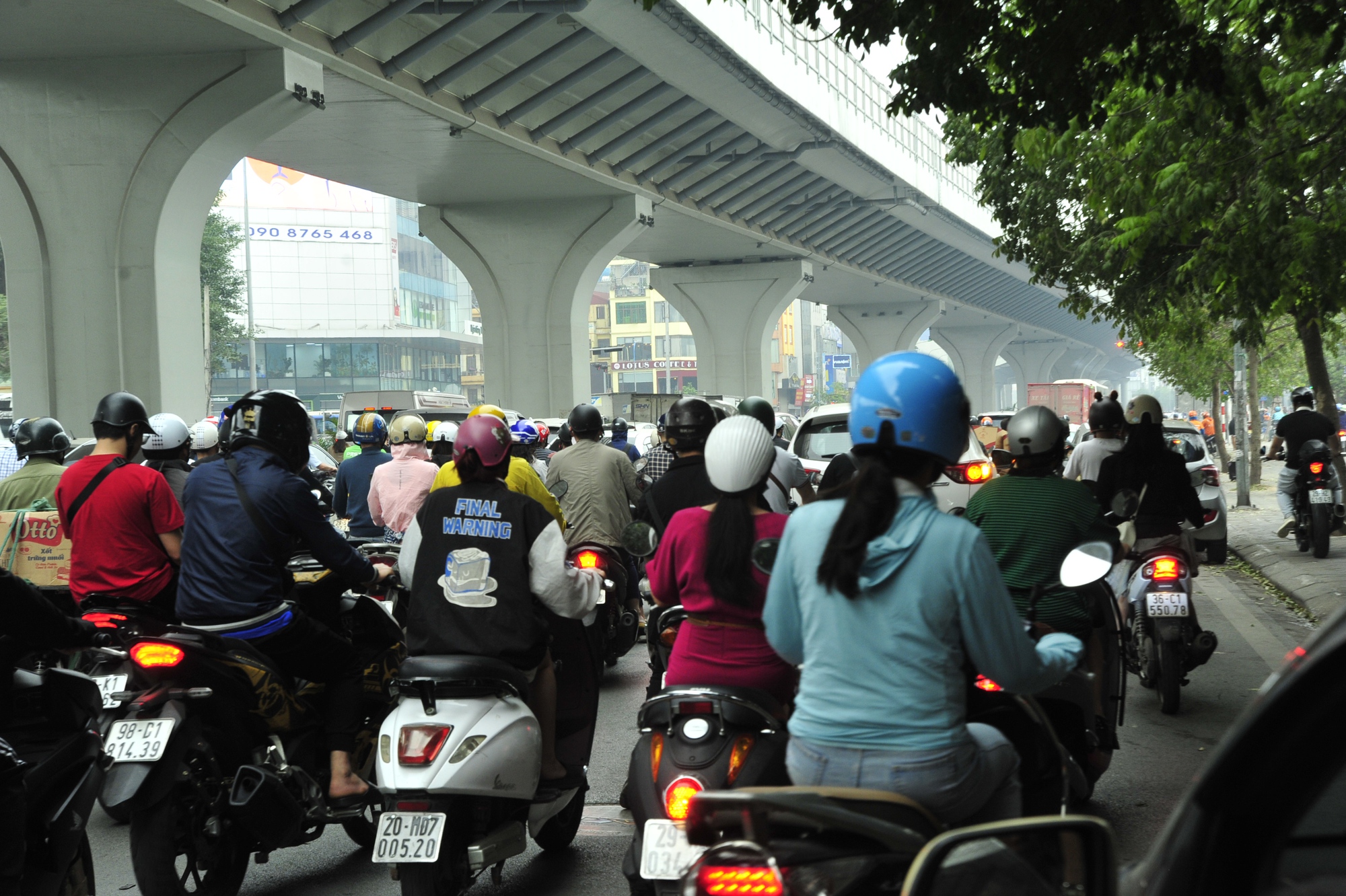 Ngã tư Trường Chinh - Tôn Thất Tùng (hướng đi Ngã tư Sở) thường ùn tắc vào các buổi sáng