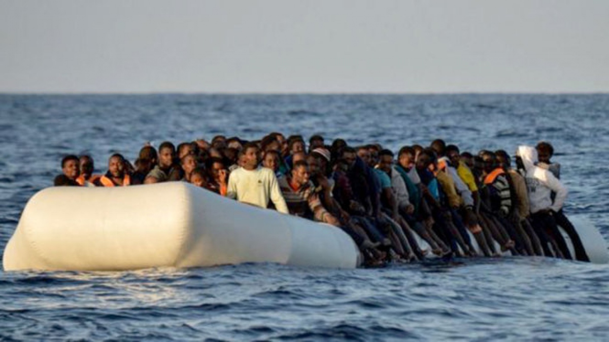 Đắm thuyền ở ngoài khơi Tunisia, ít nhất 34 người di cư châu Phi mất tích - Ảnh 1.