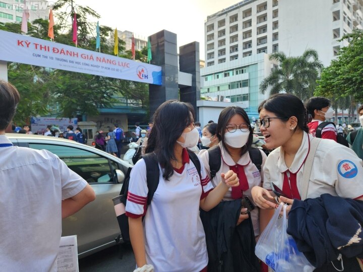 Thi đánh giá năng lực ĐH Quốc gia TP.HCM: Đông thí sinh nhất từ trước đến nay - Ảnh 2.