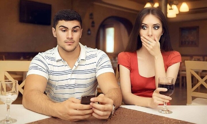 Không đồng ý cho chồng kiểm tra điện thoại, tin nhắn thì có phạm luật không? - Ảnh 1. Không đồng ý cho chồng kiểm tra điện thoại, tin nhắn thì có phạm luật không? - Ảnh 1.