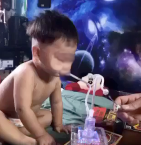 Lãnh đạo TP.HCM chỉ đạo khẩn vụ bé trai 3 tuổi nghi bị ép hút ma túy - Ảnh 1. Lãnh đạo TP.HCM chỉ đạo khẩn vụ bé trai 3 tuổi nghi bị ép hút ma túy - Ảnh 1.