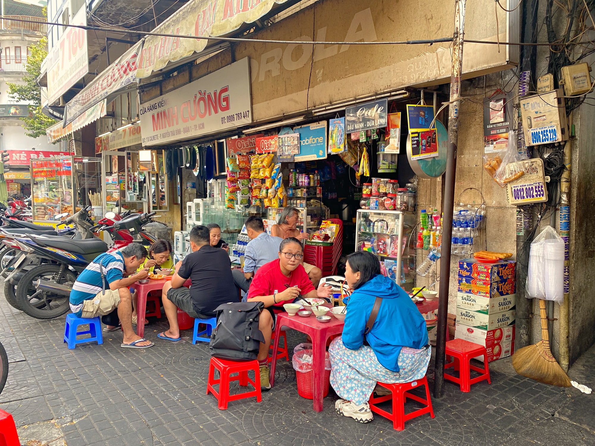 Tiệm hủ tiếu mì cá 80 năm ở Quận 1 đến ăn phải chấp nhận nguyên tắc &quot;thay chỗ&quot; - Ảnh 7.