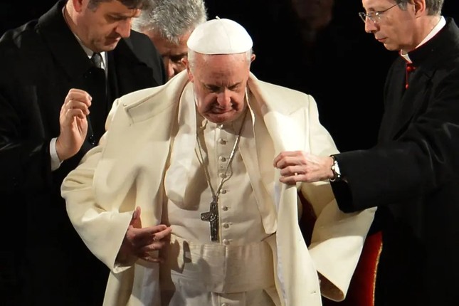 Bức ảnh về Giáo hoàng Francis đánh lừa hàng triệu người - Ảnh 2.