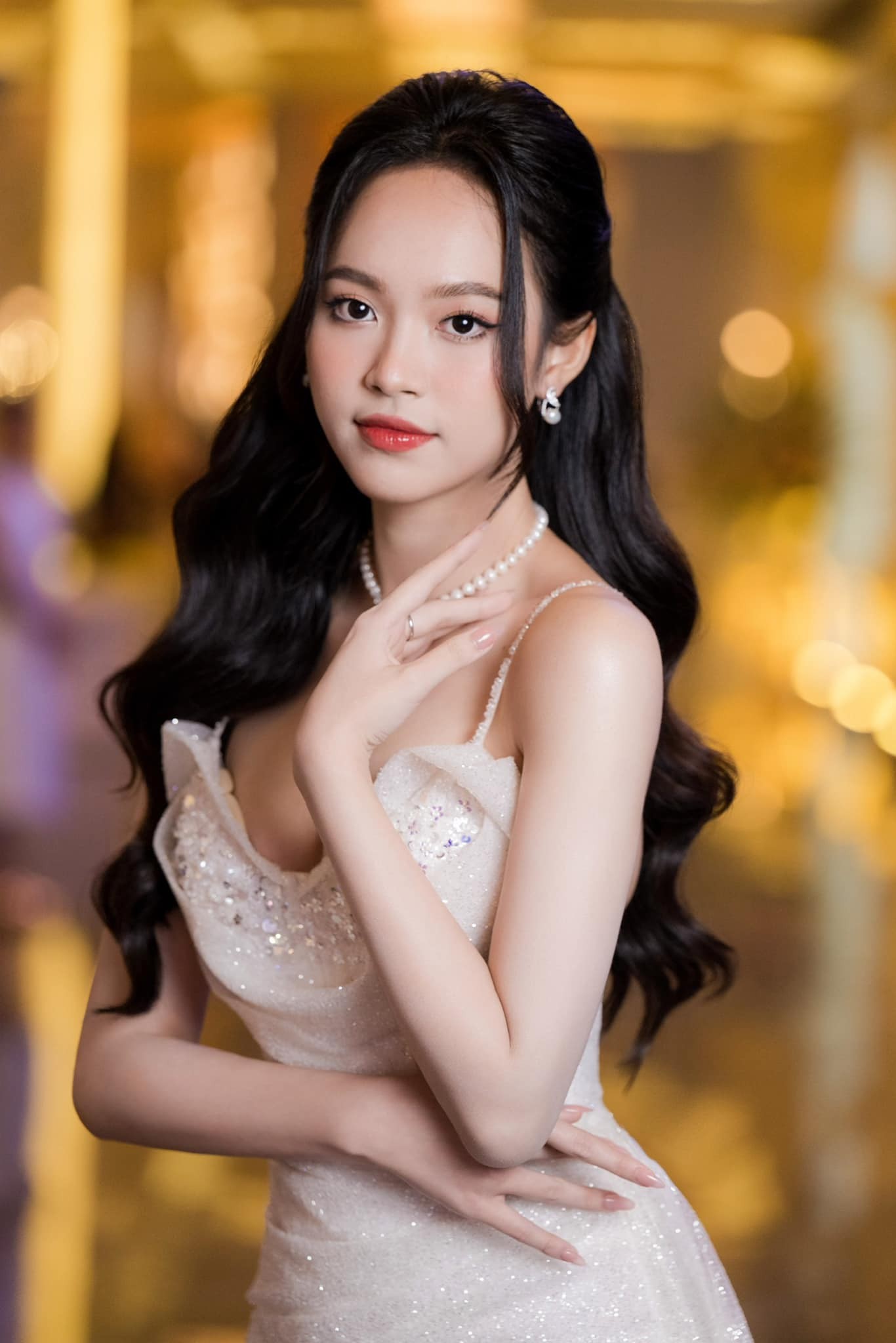 Hoa hậu Thanh Thủy, Á hậu Thùy Linh mặc gợi cảm sau 3 tháng đăng quang - Ảnh 24.
