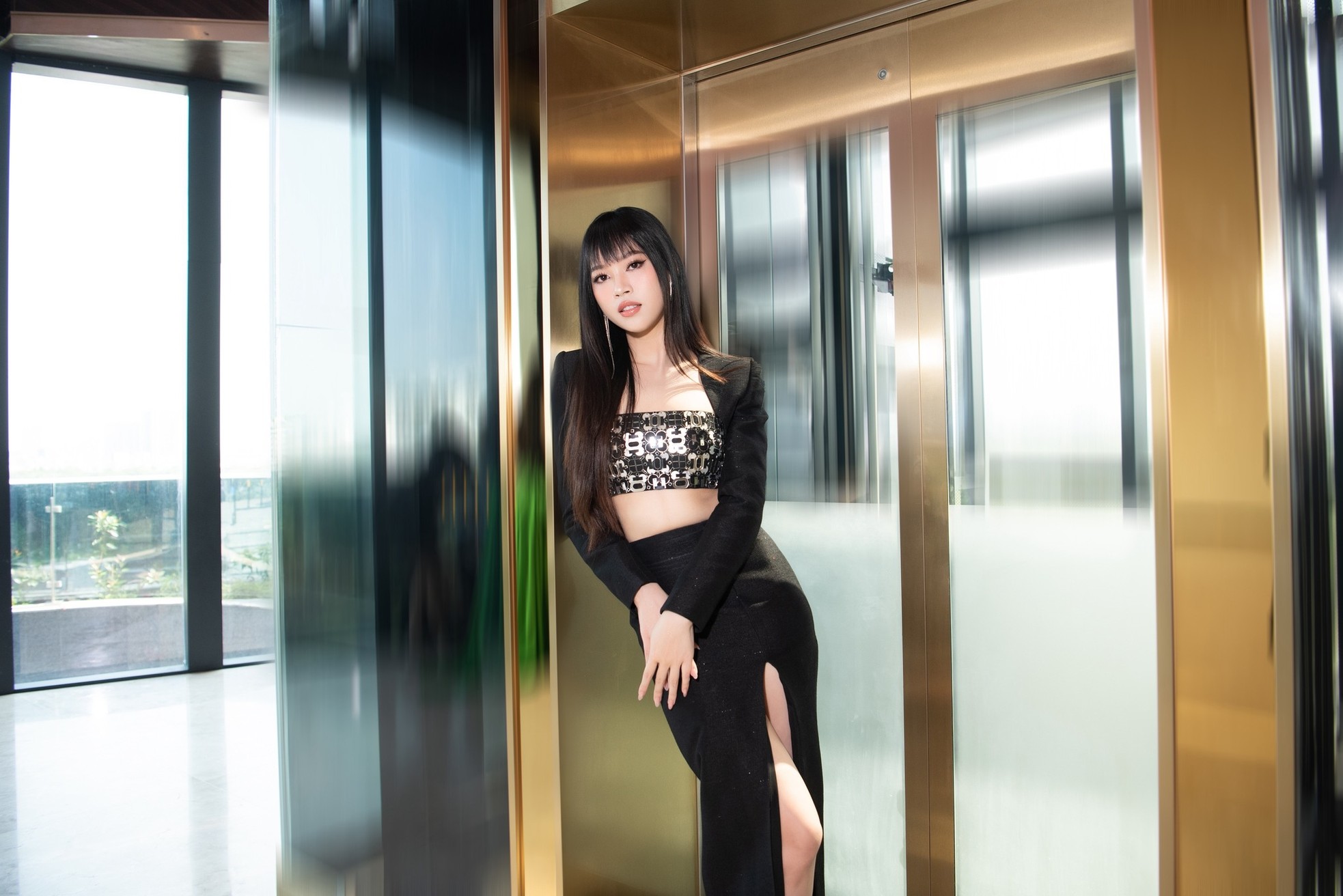 Hoa hậu Thanh Thủy, Á hậu Thùy Linh mặc gợi cảm sau 3 tháng đăng quang - Ảnh 19.