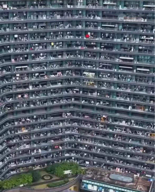 Bức ảnh gây sốc về tòa nhà 3 vạn dân tại Hàng Châu, Trung Quốc: Sự thật có như lời đồn? - Ảnh 2.