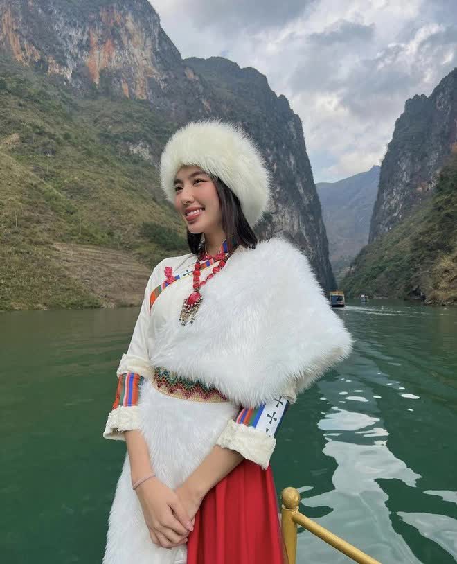 Thùy Tiên 'giáp mặt' Khoai Lang Thang sau vụ xin lỗi vì mặc trang phục Mông Cổ chụp hình ở Hà Giang - Ảnh 2.