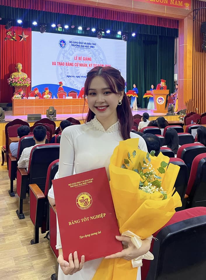 Profile nữ MC đang gây sốt khắp cõi mạng: Á khôi sinh viên Việt Nam, từng 3 lần đạt giải HSG Văn cấp tỉnh - Ảnh 3. Profile nữ MC đang gây sốt khắp cõi mạng: Á khôi sinh viên Việt Nam, từng 3 lần đạt giải HSG Văn cấp tỉnh - Ảnh 3.