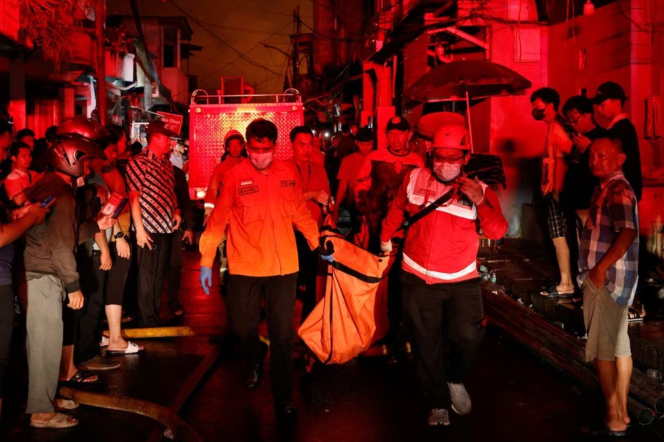Cháy lớn trạm nhiên liệu ở Indonesia, 67 người thương vong - Ảnh 1.