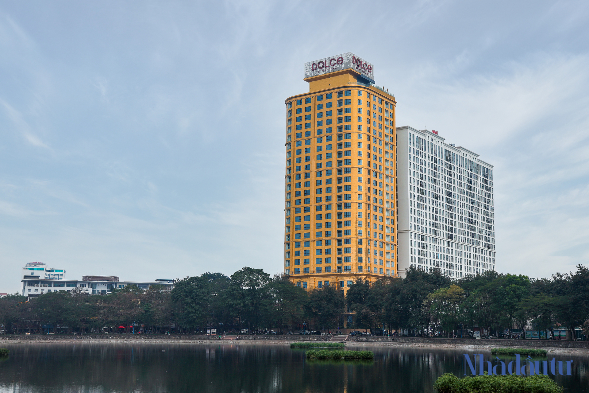 'Nội soi' khách sạn dát vàng ở Hà Nội sắp được bán cho tỉ phú nước ngoài - Ảnh 1.
