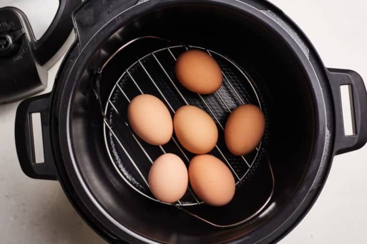 So sánh hiệu quả của 5 thiết bị có thể dùng để luộc trứng - Ảnh 5. So sánh hiệu quả của 5 thiết bị có thể dùng để luộc trứng - Ảnh 5.
