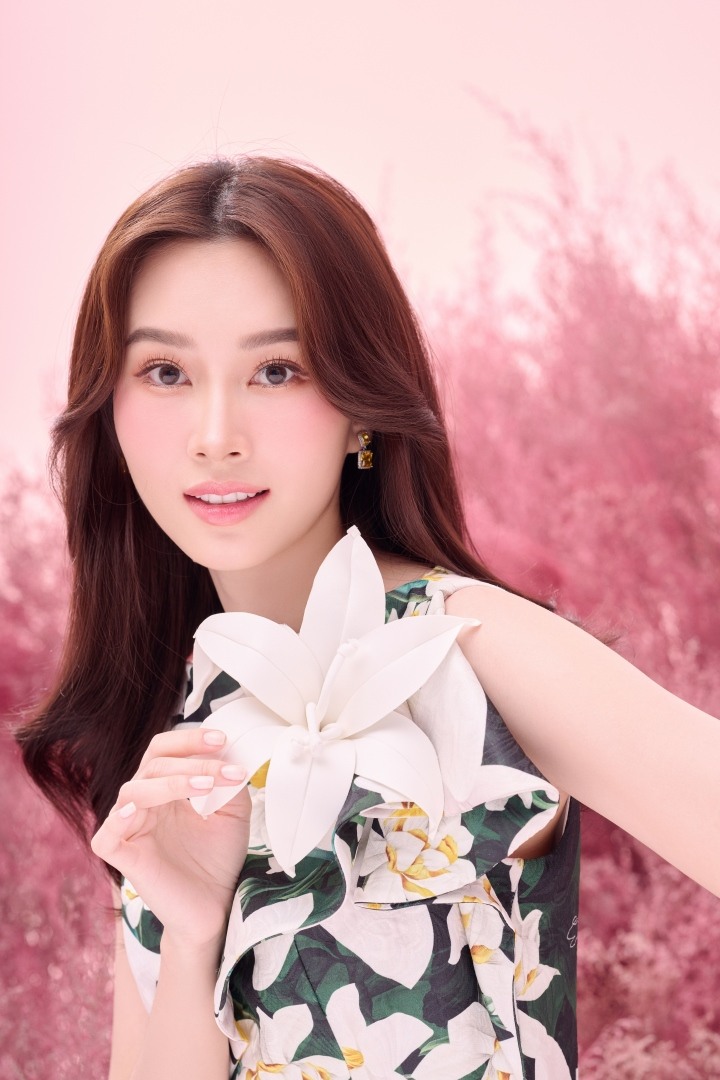 Hoa hậu Đặng Thu Thảo khoe vẻ đẹp 'thoát tục' trong bộ ảnh mới - Ảnh 4.