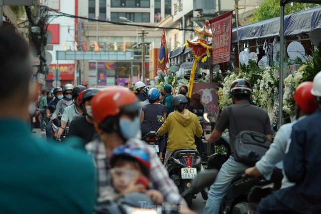 Lãnh đạo phường nói về tình trạng náo loạn quanh đám tang NSƯT Vũ Linh - Ảnh 3.