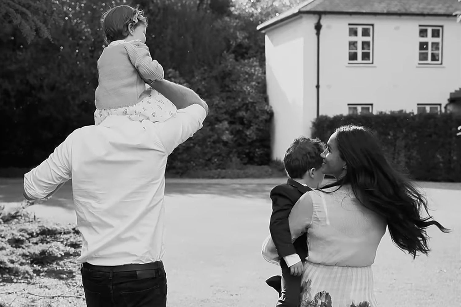 Các con của Harry và Meghan được nhận tước hiệu Vương thất - Ảnh 3. Các con của Harry và Meghan được nhận tước hiệu Vương thất - Ảnh 3.