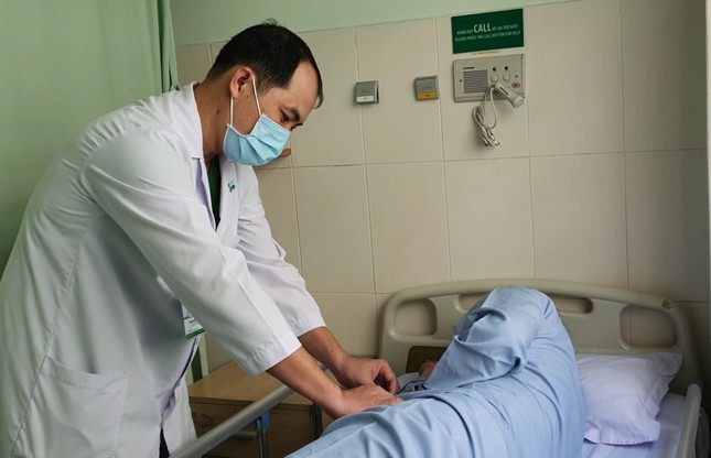Nam thanh niên 27 tuổi suýt hoại tử dương vật vì đeo nhẫn tìm cảm giác lạ - Ảnh 1. Nam thanh niên 27 tuổi suýt hoại tử dương vật vì đeo nhẫn tìm cảm giác lạ - Ảnh 1.