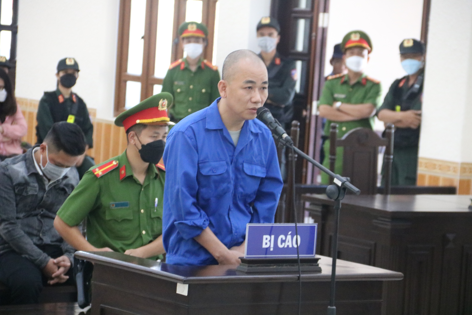 Tài xế Mercedes tông chết người ở Phan Thiết bị tuyên 4 năm tù  - Ảnh 2.