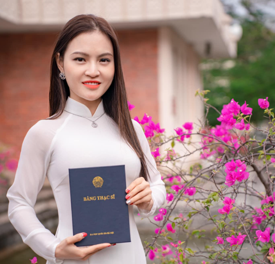 Từ cô gái tỉnh lẻ trở thành cô giáo tiếng Anh truyền cảm hứng - Ảnh 1. Từ cô gái tỉnh lẻ trở thành cô giáo tiếng Anh truyền cảm hứng - Ảnh 1.
