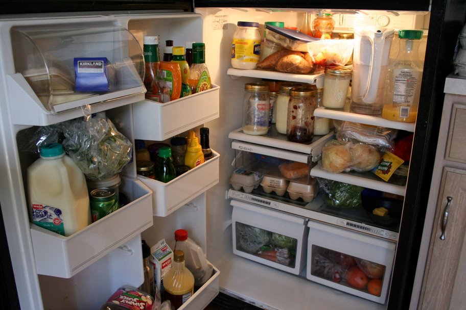 4 lý do khiến tủ lạnh gia đình bạn luôn lộn xộn và cách khắc phục đến từ chuyên gia - Ảnh 1.