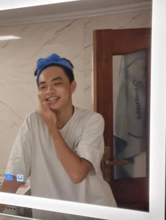 Bước vào cấp 3, cậu cả nhà Xuân Bắc đã bắt đầu "làm đỏm", thậm chí còn công khai cả bạn gái: Phụ huynh biết nhưng chỉ đáp lại đúng một câu! - Ảnh 3. Bước vào cấp 3, cậu cả nhà Xuân Bắc đã bắt đầu "làm đỏm", thậm chí còn công khai cả bạn gái: Phụ huynh biết nhưng chỉ đáp lại đúng một câu! - Ảnh 3.