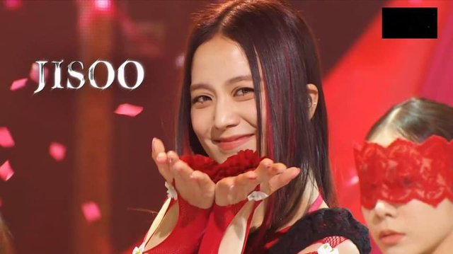 Jisoo (BLACKPINK) làm tiên tử kết màn nhưng lại gây tranh cãi, 1 nữ idol cũng bị gọi tên! - Ảnh 6.