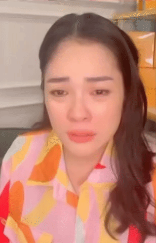 Vbiz mới đầu năm 2023 đã sóng gió: 1 sao nữ lộ clip bị chặn đường đòi tiền tỷ ngay sảnh chung cư, Quách Ngọc Ngoan gây sốc khi xác nhận vỡ nợ - Ảnh 3. Vbiz mới đầu năm 2023 đã sóng gió: 1 sao nữ lộ clip bị chặn đường đòi tiền tỷ ngay sảnh chung cư, Quách Ngọc Ngoan gây sốc khi xác nhận vỡ nợ - Ảnh 3.