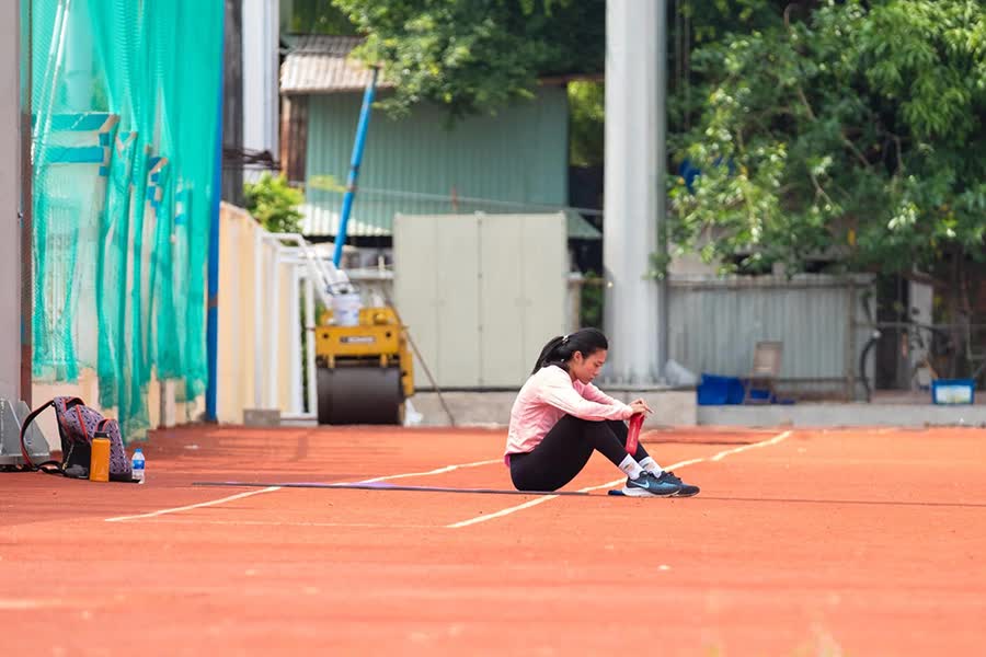 Lê Tú Chinh - Từ cô gái &quot;chân trần&quot; đến &quot;nữ hoàng tốc độ&quot; của điền kinh Việt Nam và nỗ lực vượt qua nghịch cảnh để cống hiến  - Ảnh 5.