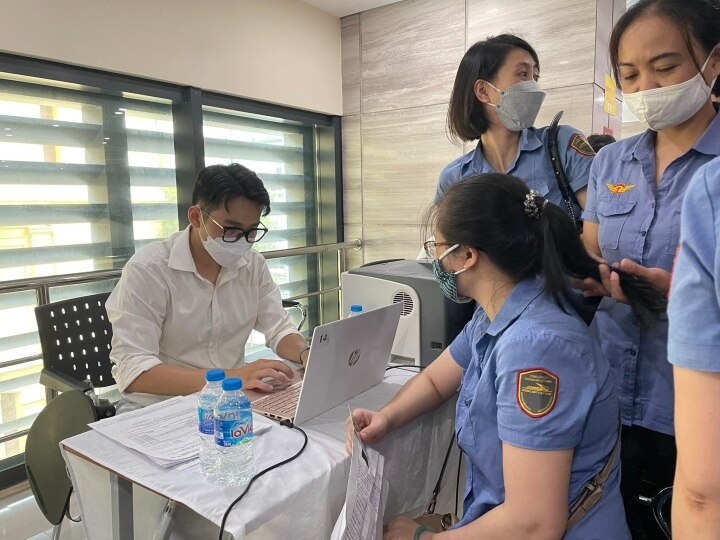 Ca COVID-19 tăng, Phó giám đốc CDC Hà Nội khuyến cáo tiêm vaccine mũi 3, 4 - Ảnh 1.