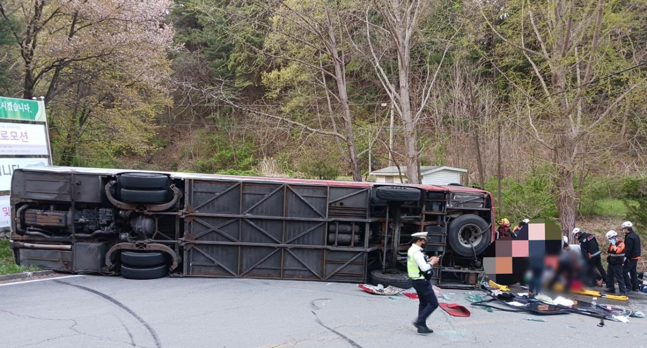 Tai nạn xe bus tại Hàn Quốc khiến 35 người thương vong - Ảnh 3.