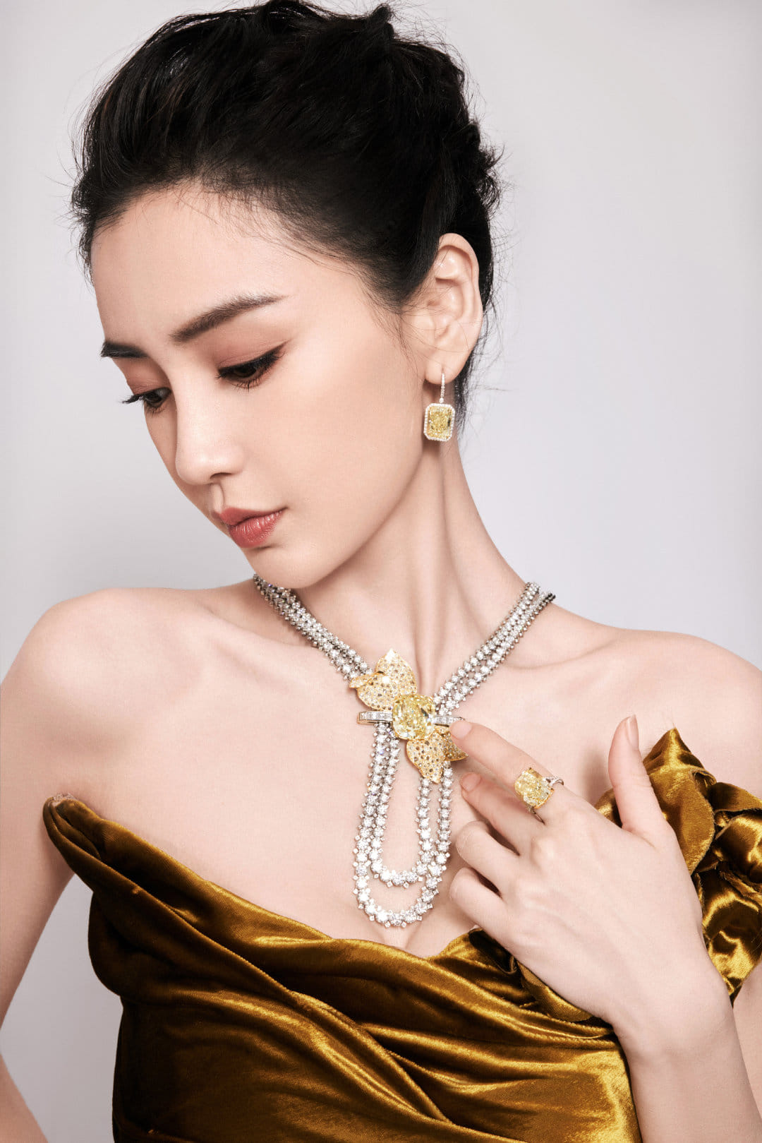 Angelababy đeo vòng cổ 340 tỷ đồng của Tiffany & Co. tham dự sự kiện, cư dân mạng đồn đoán: &quot;Phải chăng sắp có danh phận mới?&quot; - Ảnh 2.