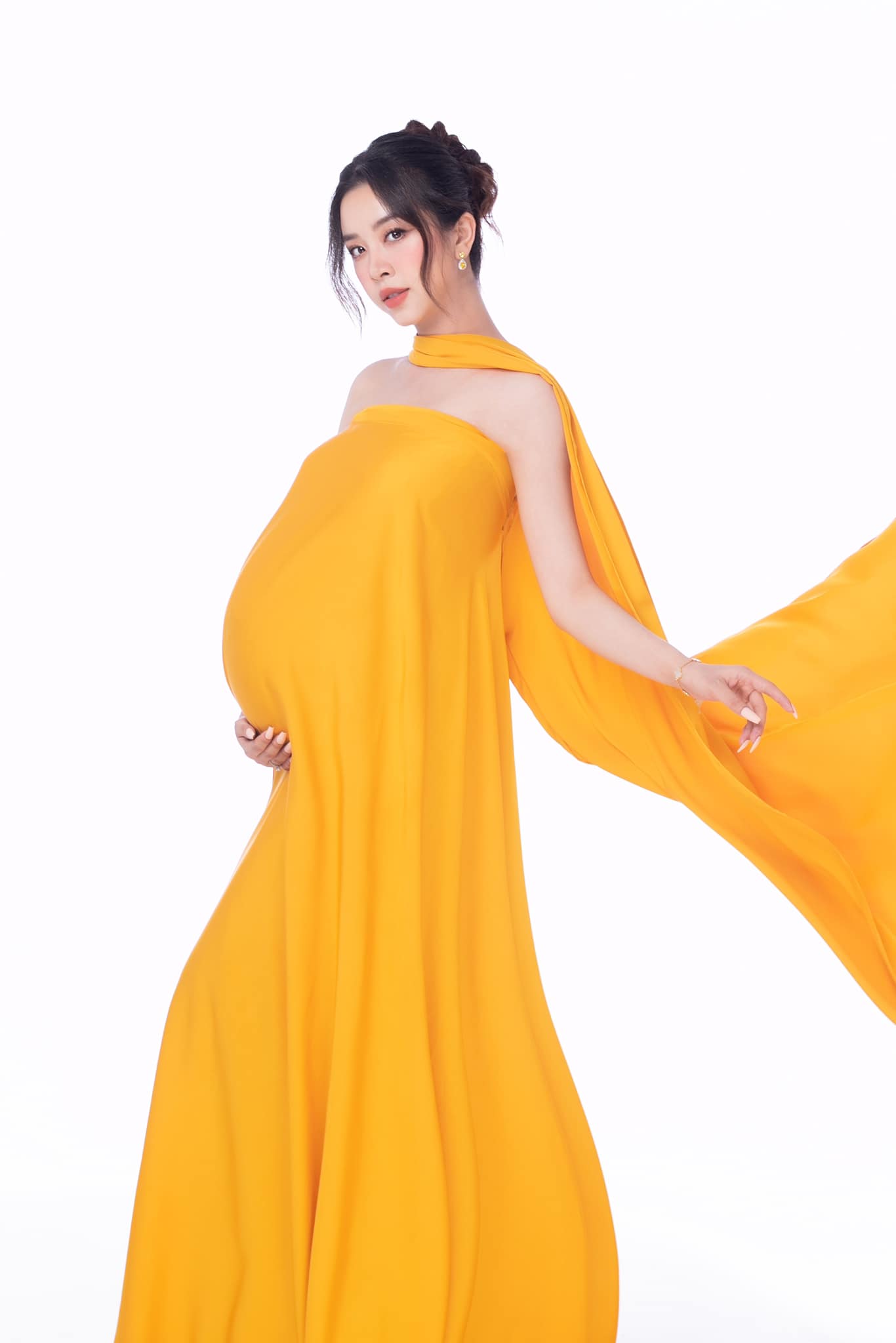 1 nàng hậu của Hoa hậu Việt Nam xác nhận sinh con gái đầu lòng  - Ảnh 1.