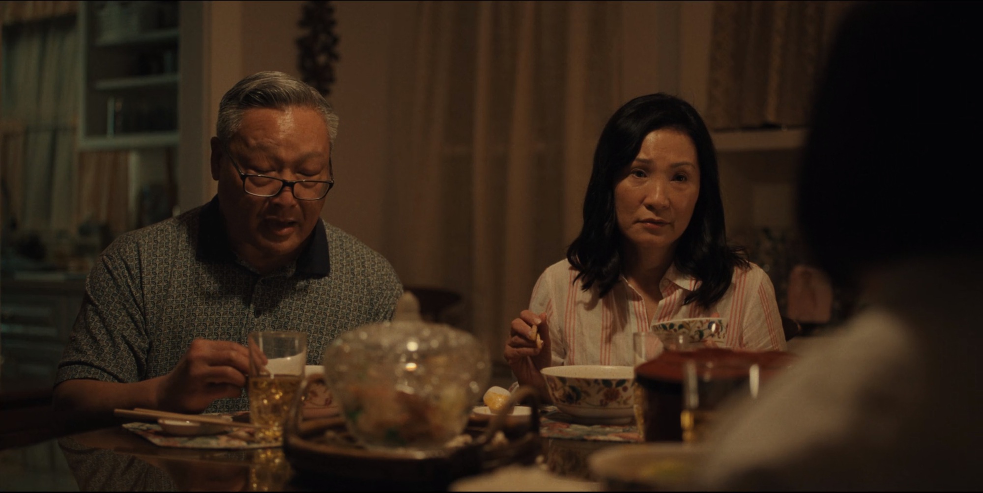 Phim Hollywood có sao Việt ăn canh chua được chấm điểm tuyệt đối, là &quot;siêu phẩm truyền hình cuốn nhất năm nay&quot; - Ảnh 5.