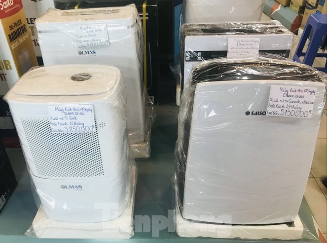 Nồm ẩm kéo dài, dịch vụ giặt là quá tải, thiết bị hút ẩm mini đắt khách - Ảnh 3. Nồm ẩm kéo dài, dịch vụ giặt là quá tải, thiết bị hút ẩm mini đắt khách - Ảnh 3.