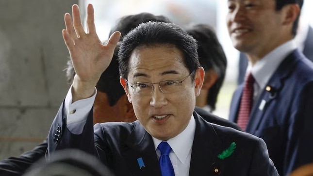 Thủ tướng Nhật Bản phải sơ tán vì vật thể lạ phát nổ - Ảnh 1.