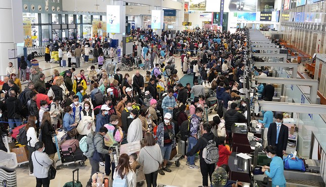 Nhiều đường bay hết sạch vé dịp 30/4 - Ảnh 1. Nhiều đường bay hết sạch vé dịp 30/4 - Ảnh 1.