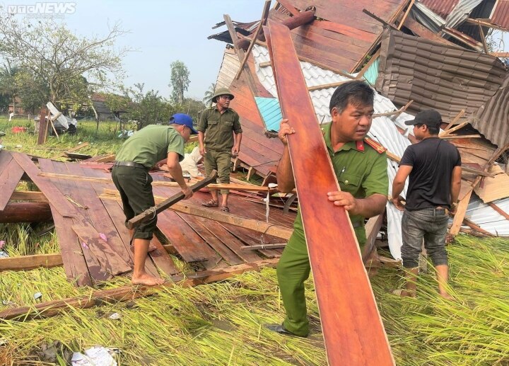 Ảnh: Mưa dông, gió lốc ở Gia Lai làm 6 người bị thương, hơn 120 căn nhà tốc mái - Ảnh 8.