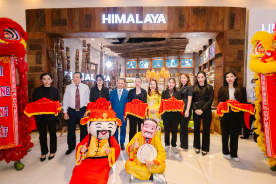 Himalaya khai trương cửa hàng Flagship mang diện mạo mới tại Aeon Mall Tân Phú - Ảnh 1.