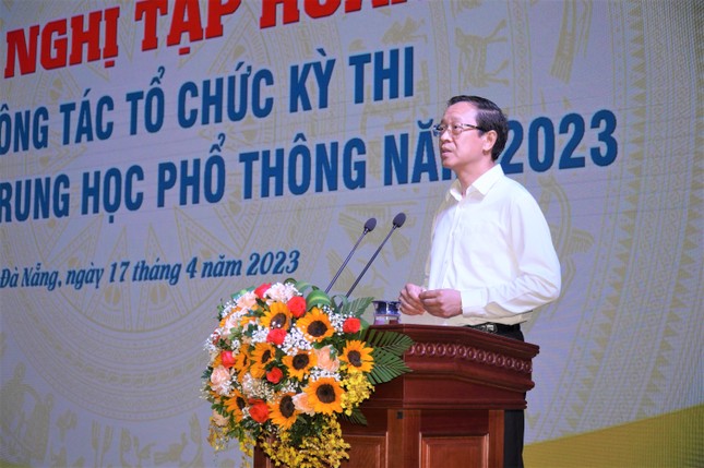Thiết bị si&ecirc;u nhỏ được th&iacute; sinh sử dụng để gian lận trong thi tốt nghiệp THPT như thế n&agrave;o? - Ảnh 2.
