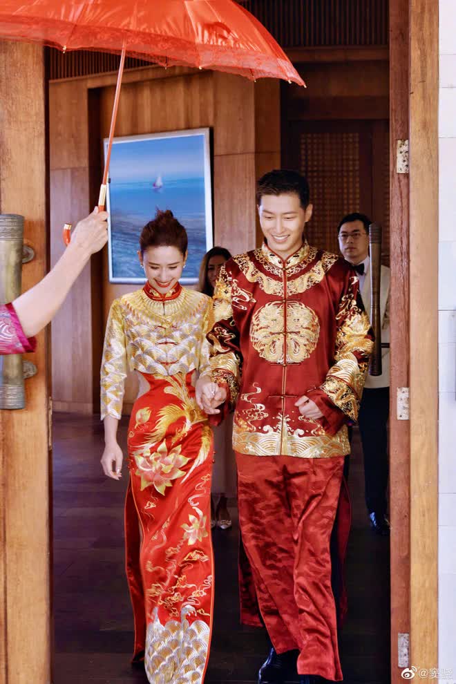 Toàn cảnh đám cưới 150 tỷ của Đậu Kiêu - ái nữ trùm sòng bạc Macau (Trung Quốc): An ninh thắt chặt tối đa, cô dâu - chú rể phát cả vựa 'cẩu lương' - Ảnh 2.