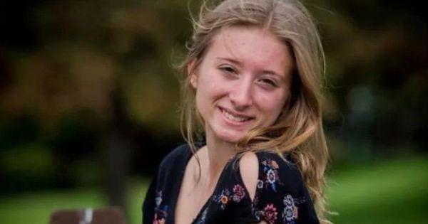 Cô gái trẻ bị bắn chết vì lái xe vào nhầm nhà