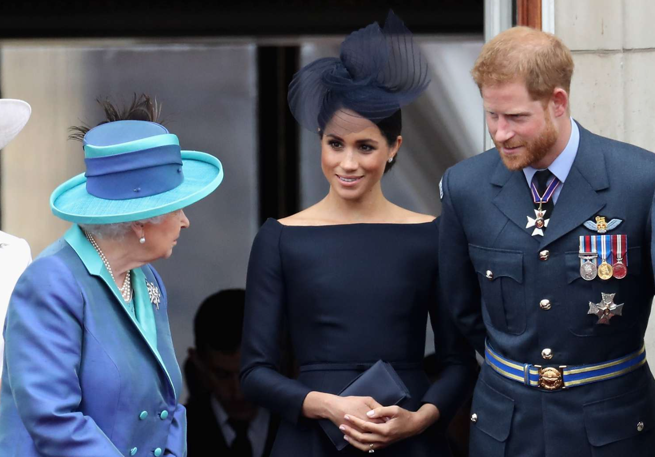 Nữ hoàng Elizabeth từng nhận “gáo nước lạnh” từ Meghan khi cô thẳng thừng từ chối lời khuyên của bà - Ảnh 2.