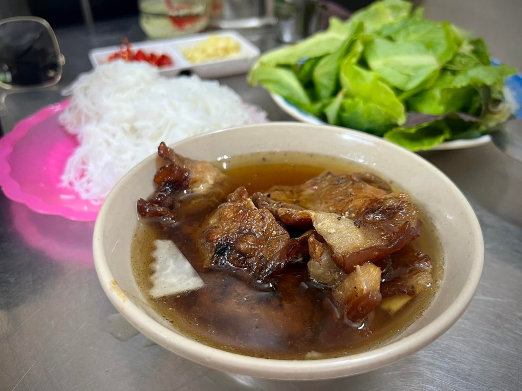 Những quán ăn bình dân luôn là lựa chọn số 1 của dàn sao Việt mỗi lần ghé thăm Hà Nội - Ảnh 4.