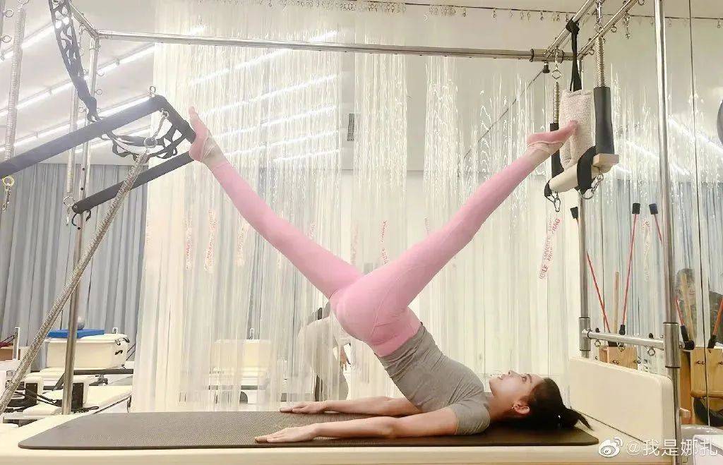 Đến Jessica Jung cũng nhập hội tập Pilates rồi, có gì ở bộ môn này mà dàn sao Hàn mê đắm đuối vậy? - Ảnh 7. Đến Jessica Jung cũng nhập hội tập Pilates rồi, có gì ở bộ môn này mà dàn sao Hàn mê đắm đuối vậy? - Ảnh 7.