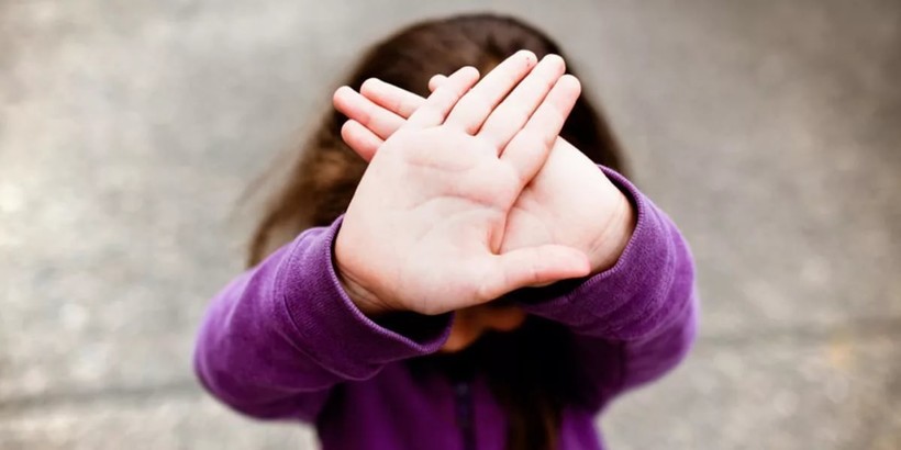 Dạy trẻ c&aacute;ch tho&aacute;t khỏi kẻ xấu đeo b&aacute;m - Ảnh 3.