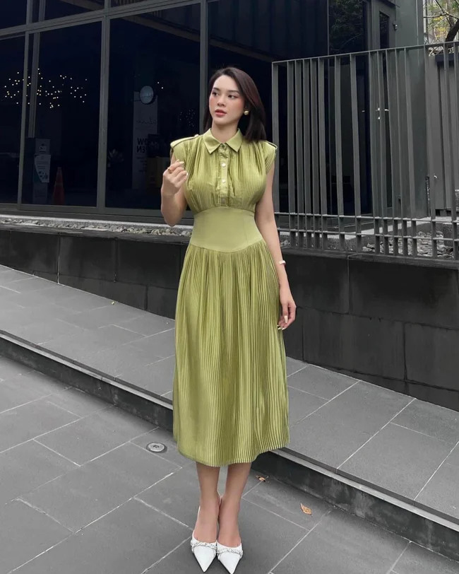 Quỳnh Lương - Huyền Lizzie: Hai nữ chính mặc đẹp nhất phim VTV đụng hàng một mẫu váy xiết eo - Ảnh 1.